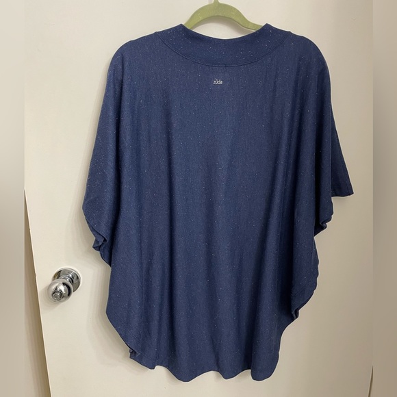 Poncho - Picture 2 of 7